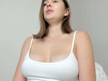 girl
        coy_t66nager cam image #6381442