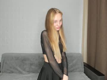 girl
        sandra_buika cam image #1799362
