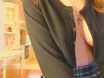 girl
        edithbrucker cam image #4844507