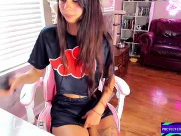 girl
        violetttflowers cam image #4112165