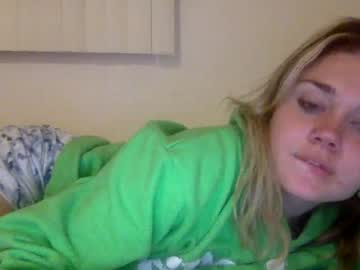 girl
        cassidyyqueen cam image #1480127