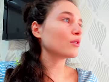 girl
        demurelixir cam image #327534