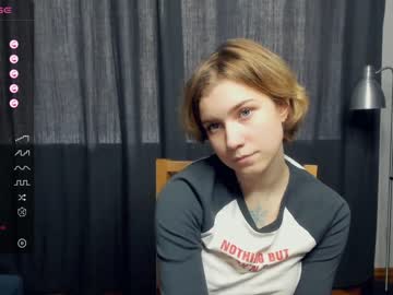 girl
        kristi_moss cam image #2803029