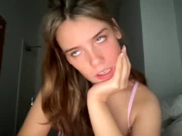girl
        petiteminxlara cam image #1404034