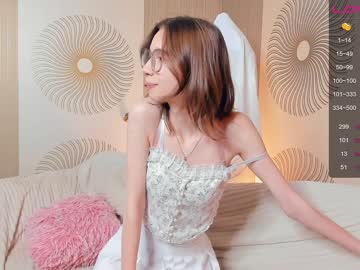 girl
        happiness_call cam image #2020572