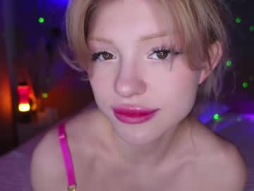 girl
        liamurr cam image #1180399