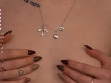 girl
        refined_style cam image #5256175