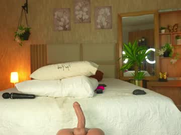 girl
        ana_maria11 cam image #6861127