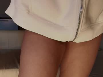 girl
        hollyextra cam image #6166375