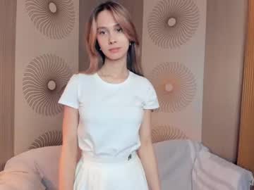 girl
        nectar_peach cam image #4014867