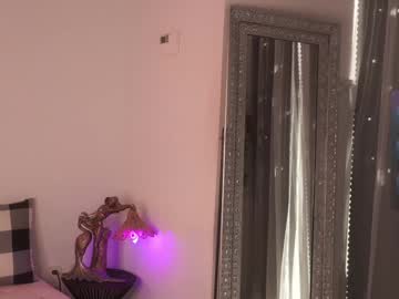 girl
        mysticxkitty cam image #6324762
