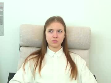 girl
        nico_collard cam image #6560022
