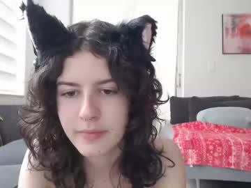 girl
        frenchava cam image #1383678