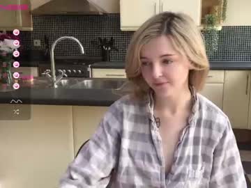 girl
        lucydelovely cam image #1531417
