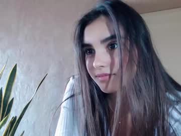 girl
        nika_la cam image #84971
