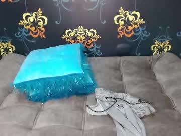 couple Nude Cam Girls Playing Games with skinnyx_cute18
