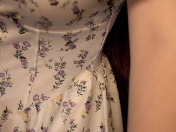 girl
        elliephant_ cam image #5698235