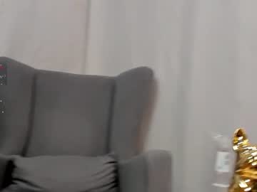 girl
        smeltingconclave cam image #3983913