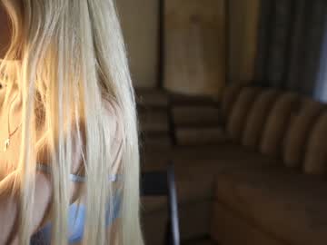 girl
        owlluree cam image #2678395