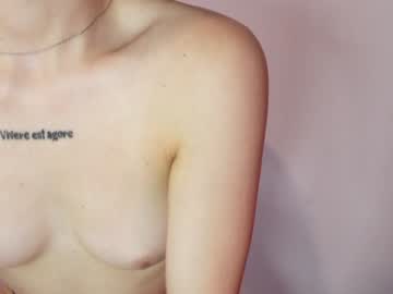 girl
        anna_royal_ cam image #4710362