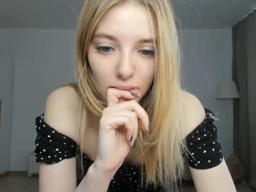 girl
        olli_ver cam image #366519