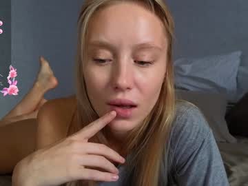 girl
        white_lime cam image #5044278