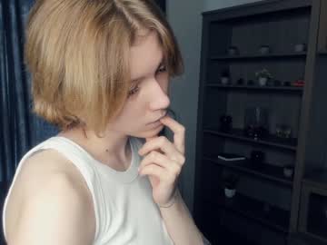 girl
        kristi_moss cam image #2765764