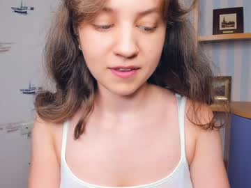 girl
        your_friendd cam image #2242331