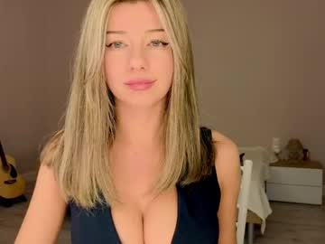 girl
        lenamuti cam image #5556324