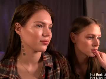 girl
        shiningstarrr cam image #6412443