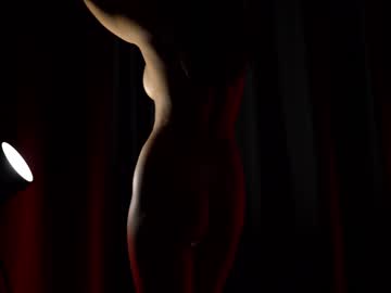 girl
        emilybatee cam image #3637157
