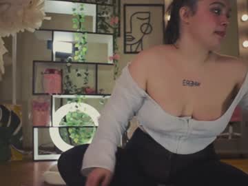 girl
        chery_lady22 cam image #5589358
