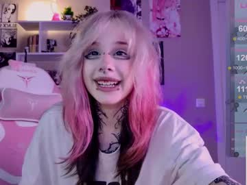girl
        lollyshy__ cam image #6104126