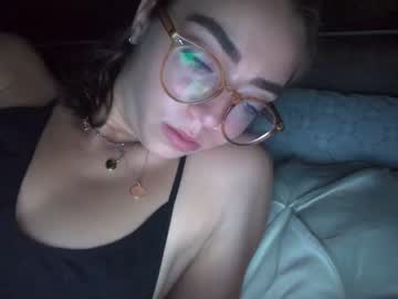 girl
        kiravixen cam image #2025733