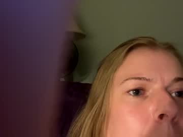 girl
        biigbb cam image #227472