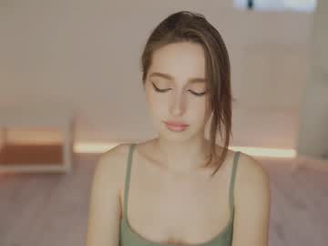 girl
        silent_chill cam image #4513403