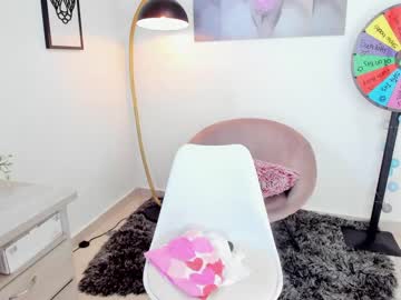 girl
        missniley cam image #2165810