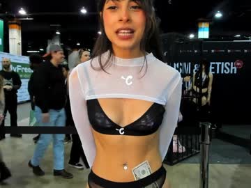 girl
        violetttflowers cam image #6548608