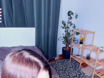 girl
        _night_moon_ cam image #3729734