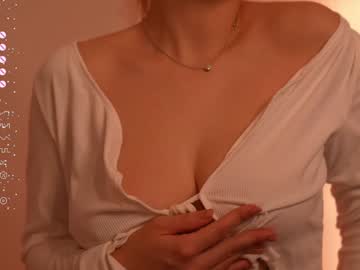 girl
        april_blush cam image #5756549
