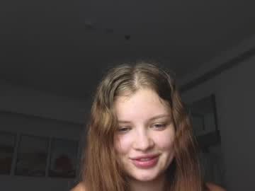 girl
        like_sun cam image #6658443