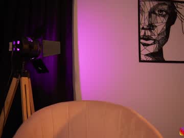 girl
        lucie_beltran cam image #1893626