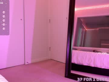 couple
        snowbarbiee cam image #3611531
