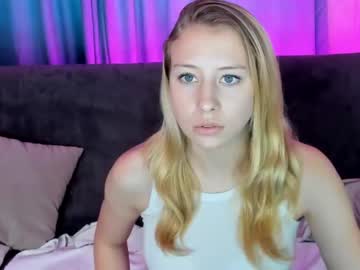 girl
        emily_tayl0r cam image #222266