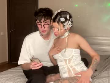 couple
        holykris cam image #6411177