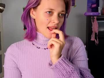 girl
        new_purple cam image #6367437