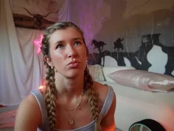 girl
        lucy_gooosey cam image #6420375