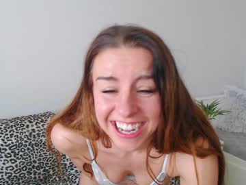 girl
        emerald_kittycat cam image #1280602