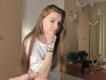 girl
        loradutt cam image #6093097