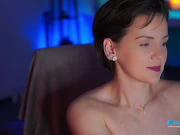 girl
        tiffanyriox cam image #2210437